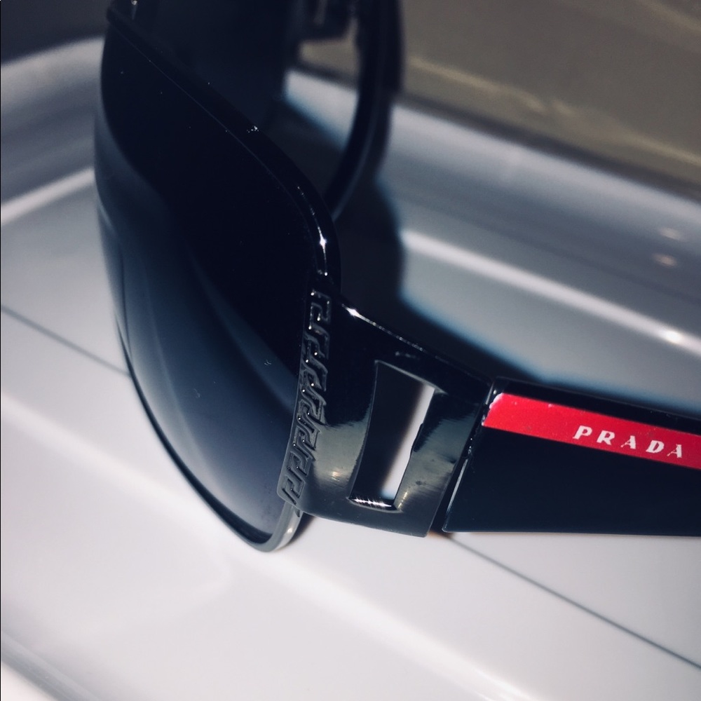 Pre-Owned PRADA Sunglasses 🕶